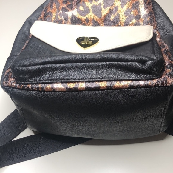 BETSEY JOHNSON ANIMAL PRINT & ROSES LITTLE BACKPACK - Picture 2 of 16